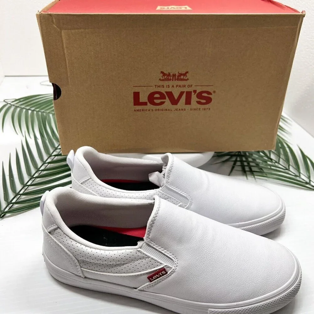 Levi's Naya Perf Women's Low Top Rounded Toe Slip-On Comfort Shoes Size 10M NWB